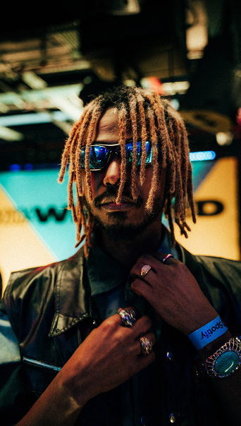 Brownmusic in sunglasses